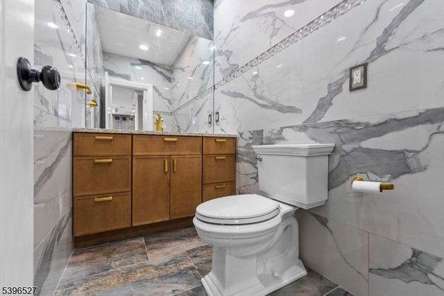 45 Dietrich Ln, North Haledon Boro, NJ 07508