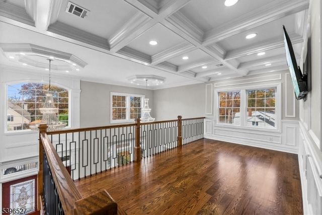 45 Dietrich Ln, North Haledon Boro, NJ 07508