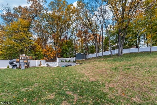 45 Dietrich Ln, North Haledon Boro, NJ 07508