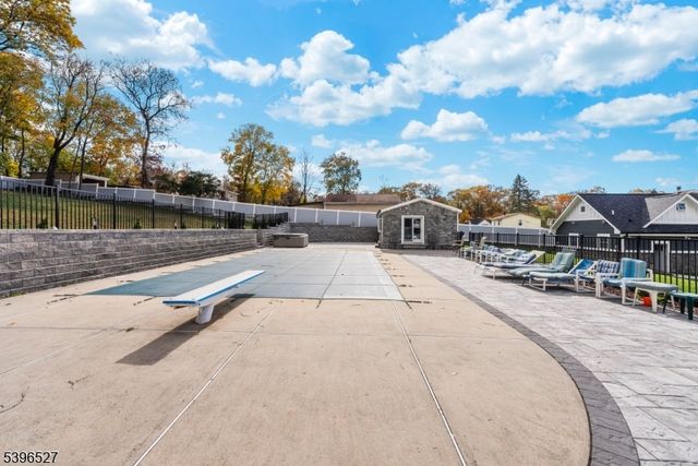 45 Dietrich Ln, North Haledon Boro, NJ 07508
