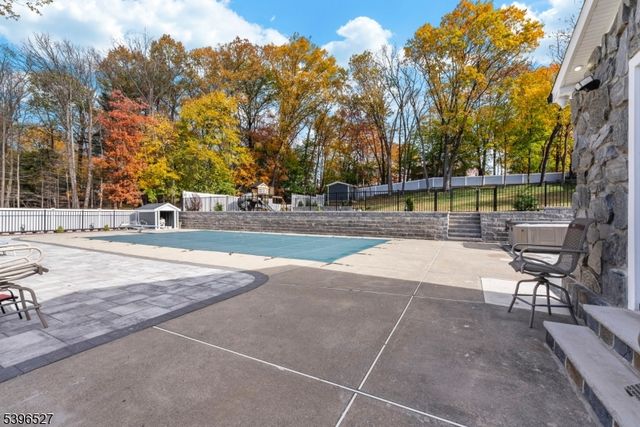 45 Dietrich Ln, North Haledon Boro, NJ 07508