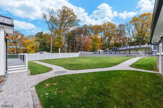 45 Dietrich Ln, North Haledon Boro, NJ 07508