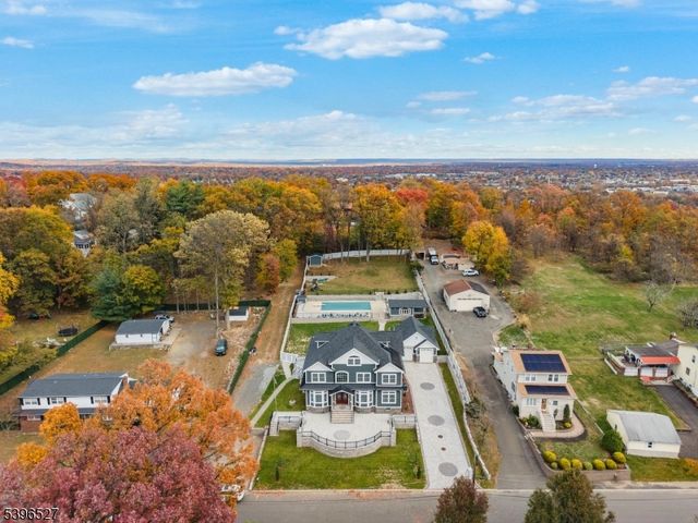 45 Dietrich Ln, North Haledon Boro, NJ 07508
