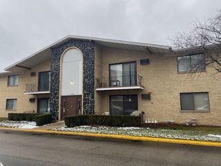110 W 66th Street 3, Westmont, IL 60559