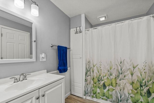 11 Broad Street 11, Hardwick, MA 01005