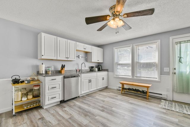 11 Broad Street 11, Hardwick, MA 01005