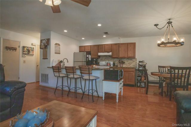 46 The Rise, Warwick, NY 10990