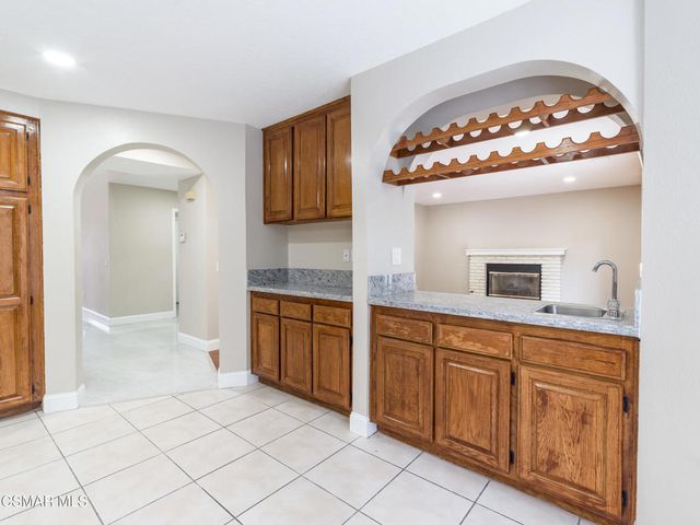 382 Rockedge Drive, Oak Park, CA 91377