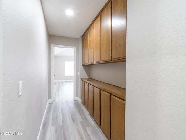 382 Rockedge Drive, Oak Park, CA 91377