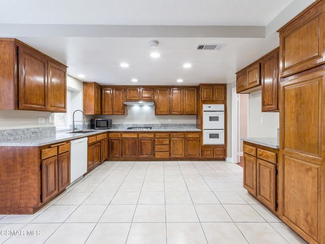 382 Rockedge Drive, Oak Park, CA 91377