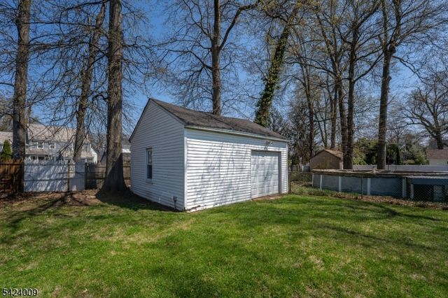 15 Melrose Ter, Elizabeth City, NJ 07208