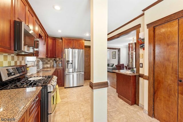 15 Melrose Ter, Elizabeth City, NJ 07208