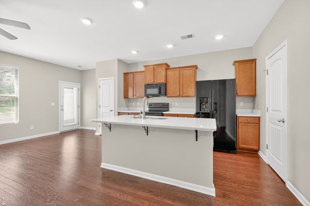 4011 Cannonsgate Ln, Murfreesboro, TN 37128