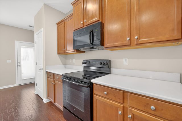 4011 Cannonsgate Ln, Murfreesboro, TN 37128