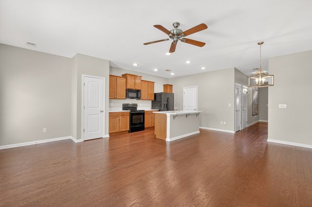 4011 Cannonsgate Ln, Murfreesboro, TN 37128