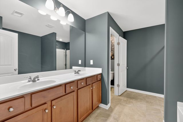 4011 Cannonsgate Ln, Murfreesboro, TN 37128