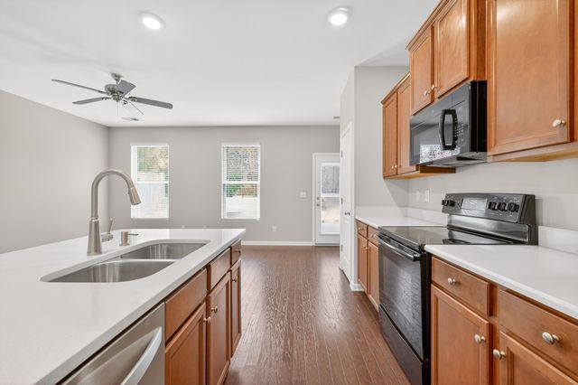 4011 Cannonsgate Ln, Murfreesboro, TN 37128