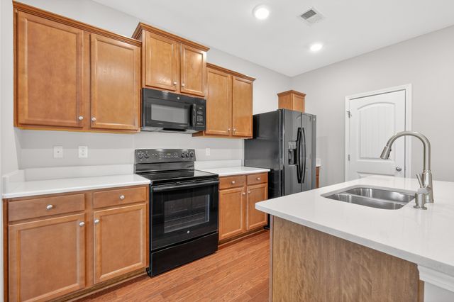 4011 Cannonsgate Ln, Murfreesboro, TN 37128