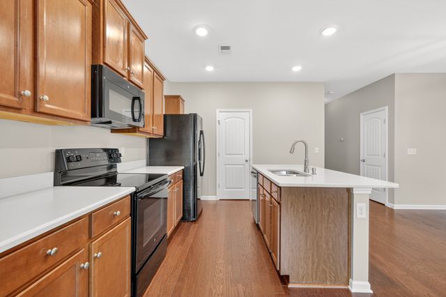 4011 Cannonsgate Ln, Murfreesboro, TN 37128