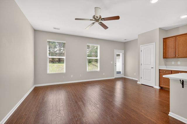 4011 Cannonsgate Ln, Murfreesboro, TN 37128