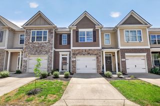 4011 Cannonsgate Ln, Murfreesboro, TN 37128