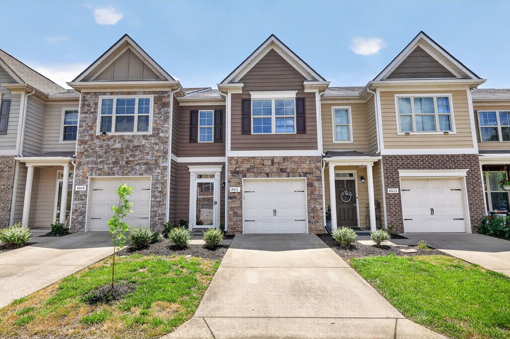 4011 Cannonsgate Ln, Murfreesboro, TN 37128