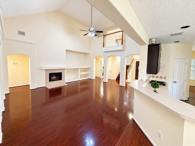 707 S Marathon Way, Stafford, TX 77477