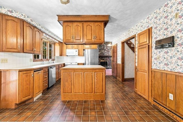 45 Wheeler St, Rehoboth, MA 02769