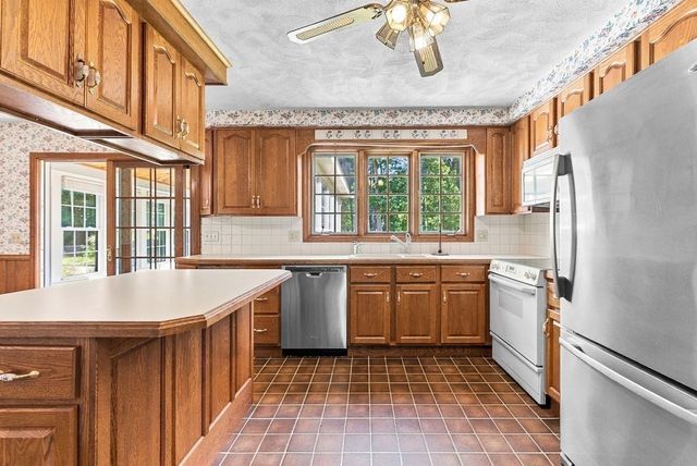 45 Wheeler St, Rehoboth, MA 02769