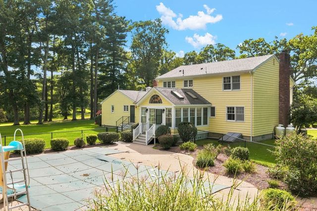 45 Wheeler St, Rehoboth, MA 02769