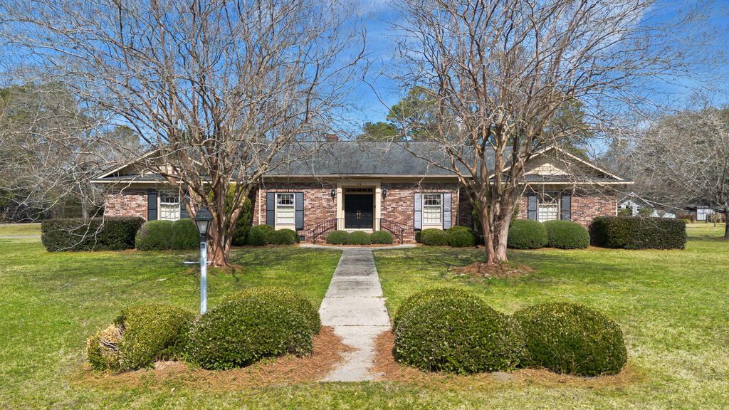 Image 1 of property listing at 506 Witherspoon Street, Kingstree, SC 29556