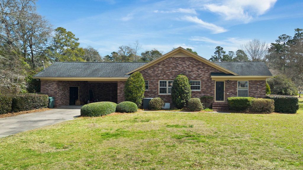 Image 3 of property listing at 506 Witherspoon Street, Kingstree, SC 29556