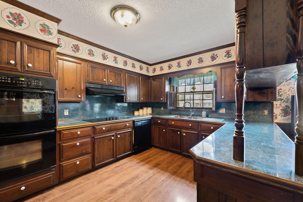 Image 6 of property listing at 506 Witherspoon Street, Kingstree, SC 29556