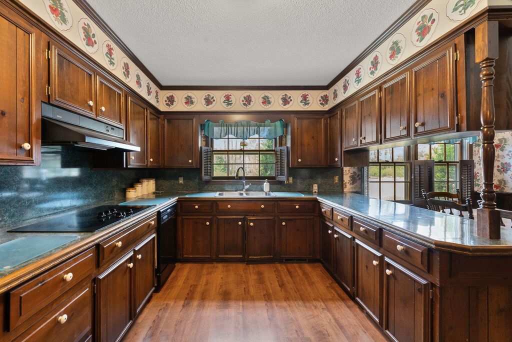 Image 8 of property listing at 506 Witherspoon Street, Kingstree, SC 29556