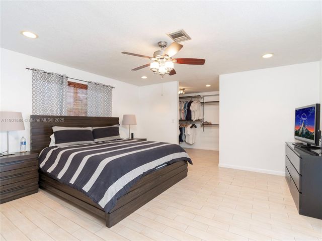 5124 Mckinley St, Hollywood, FL 33021