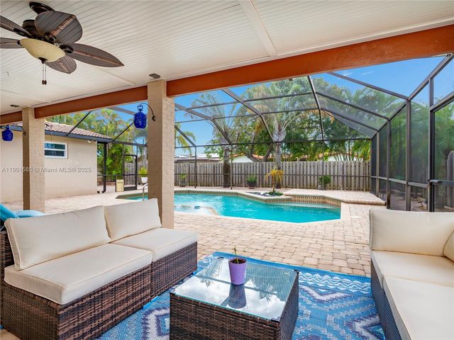 5124 Mckinley St, Hollywood, FL 33021