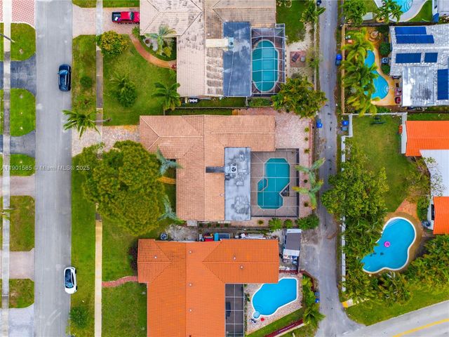 5124 Mckinley St, Hollywood, FL 33021