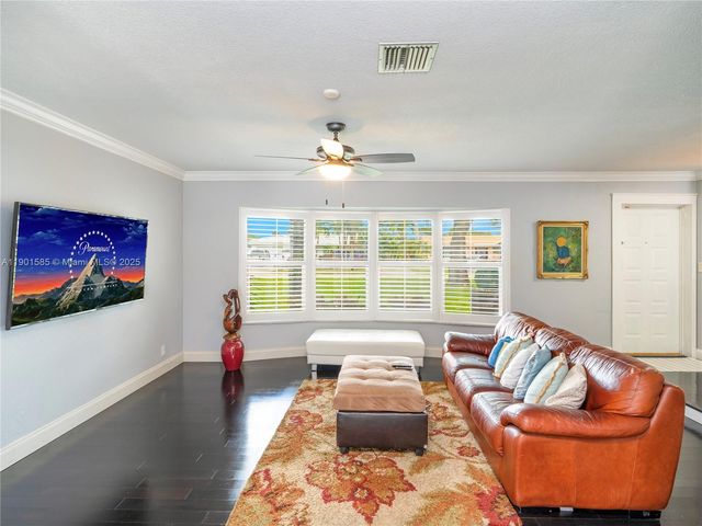 5124 Mckinley St, Hollywood, FL 33021