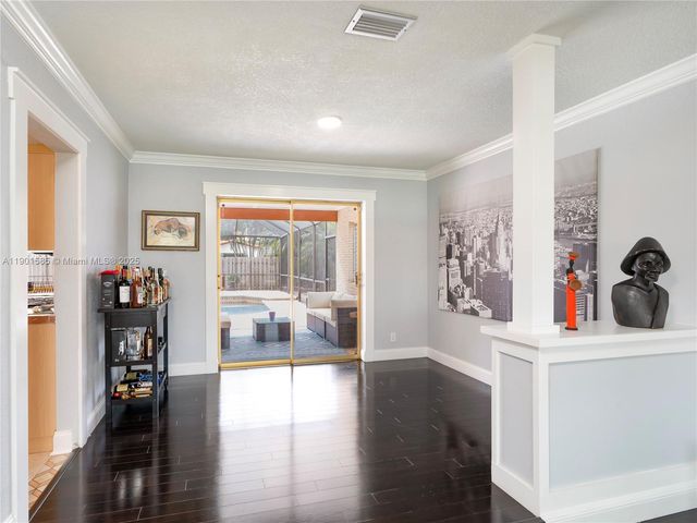 5124 Mckinley St, Hollywood, FL 33021