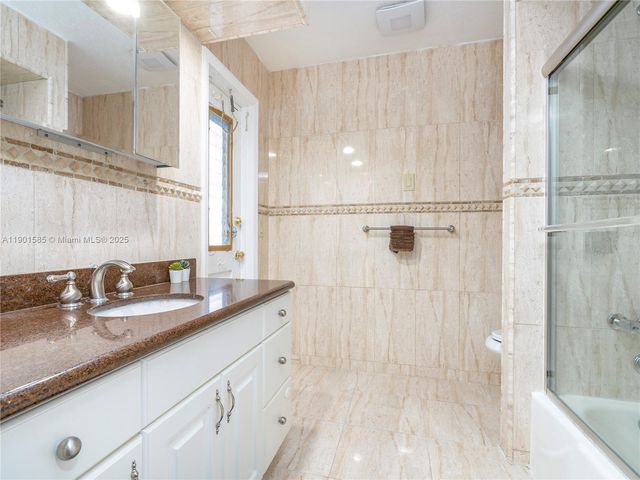 5124 Mckinley St, Hollywood, FL 33021
