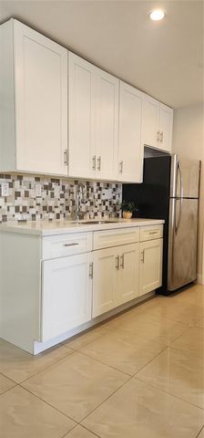 7808 SW 7th St 7808, North Lauderdale, FL 33068