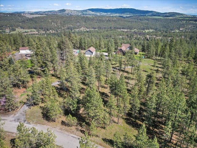 305 W Viewmont Ln, Spokane, WA 99224