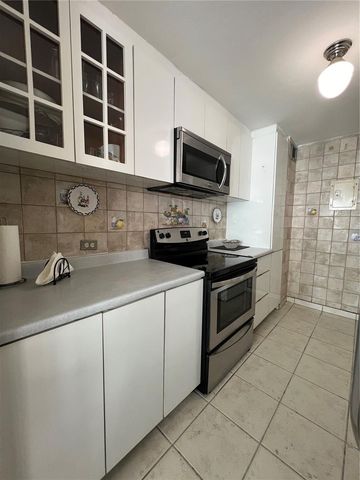 6410 ISLA VERDE AVENUE 2-E, Carolina, PR 00979