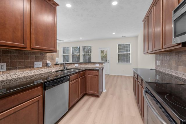 11 Whitekirk Place, Magnolia, TX 77354