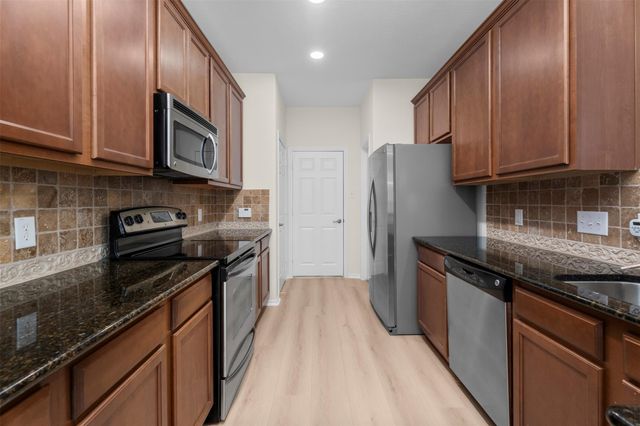 11 Whitekirk Place, Magnolia, TX 77354