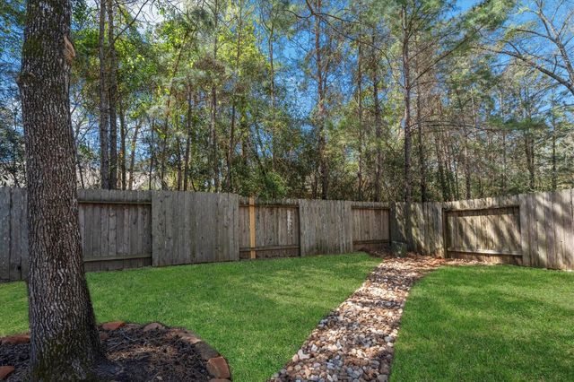 11 Whitekirk Place, Magnolia, TX 77354