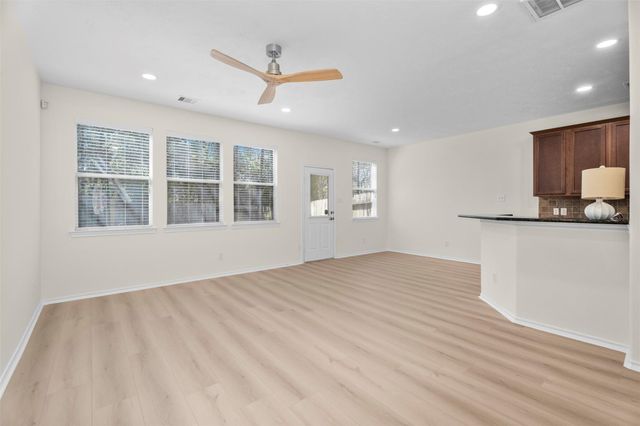 11 Whitekirk Place, Magnolia, TX 77354