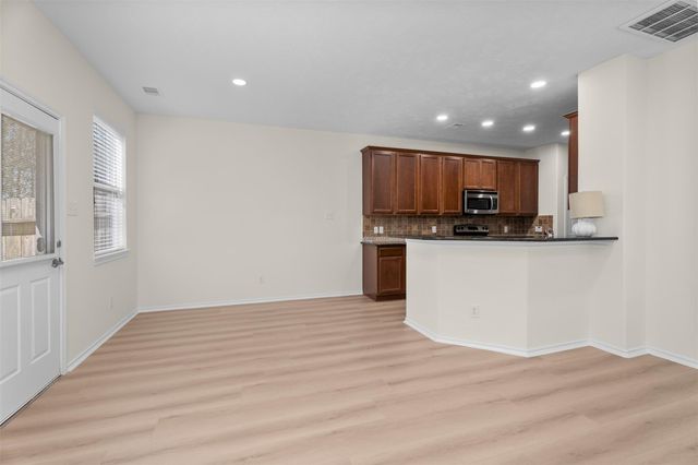 11 Whitekirk Place, Magnolia, TX 77354