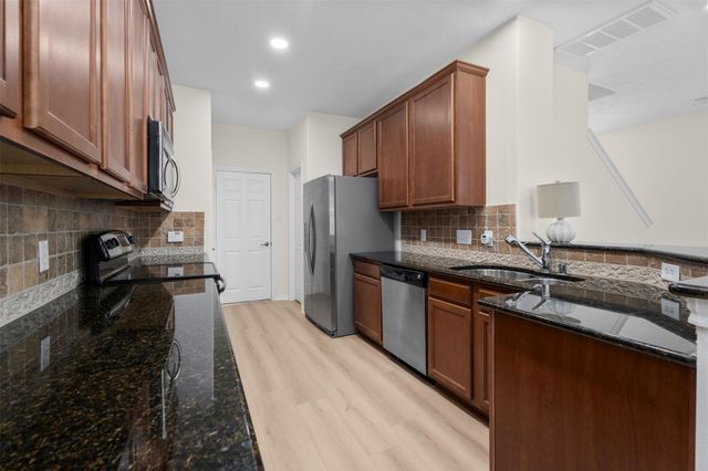 11 Whitekirk Place, Magnolia, TX 77354