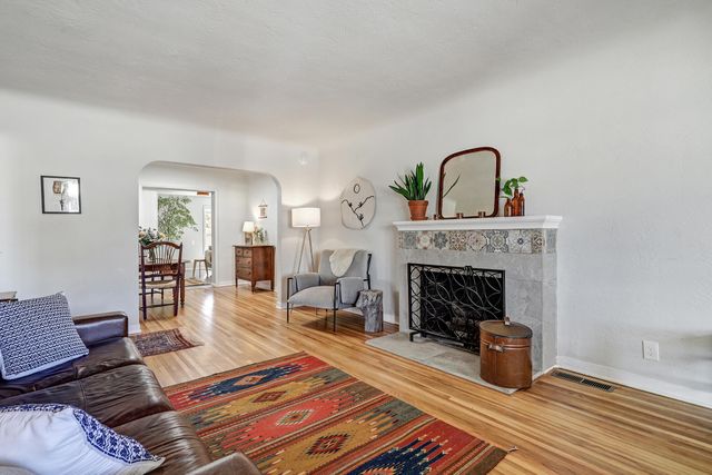 4204 Brockmont Avenue NE, Albuquerque, NM 87108